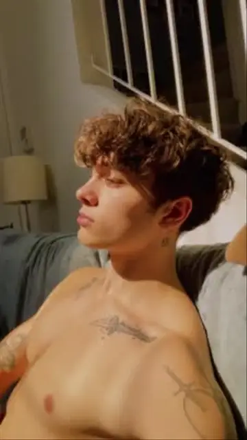 MostlyLuca 🦇 (@mostlyluca) | Snapchat Stories, Spotlight & Lenses